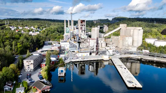 Loe-ansatte p&aring; omvisning hos Heidelberg Materials Sement Norge i Brevik