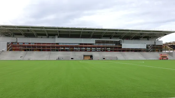 Loe Betongelementer - tribune og næringslokale Nadderud station