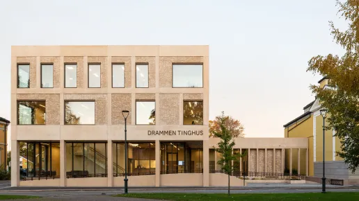 Loe Betongelementer - Prefabrikkert fasade Drammen tinghus