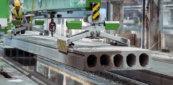 Loe Betongelementer - Prefabrikkert hulldekke produksjon