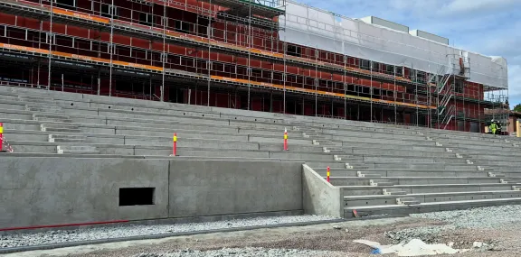 Loe Betongelementer - Prefabrikkerte tribuneelementer