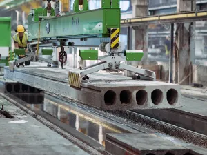 Loe Betongelementer - Prefabrikkert hulldekke produksjon