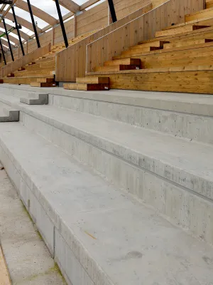 Loe Betongelementer - tribune og næringslokale Nadderud station