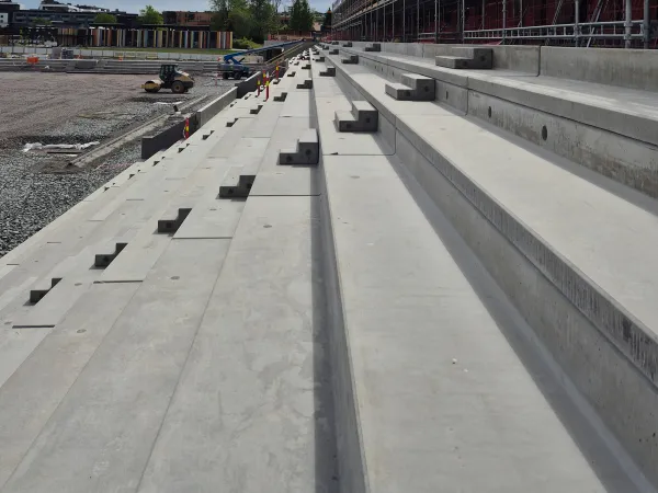 Loe Betongelementer - Prefabrikkerte tribuneelementer