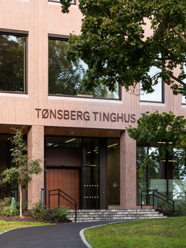 Loe Betongelementer - T&oslash;nsberg tinghus